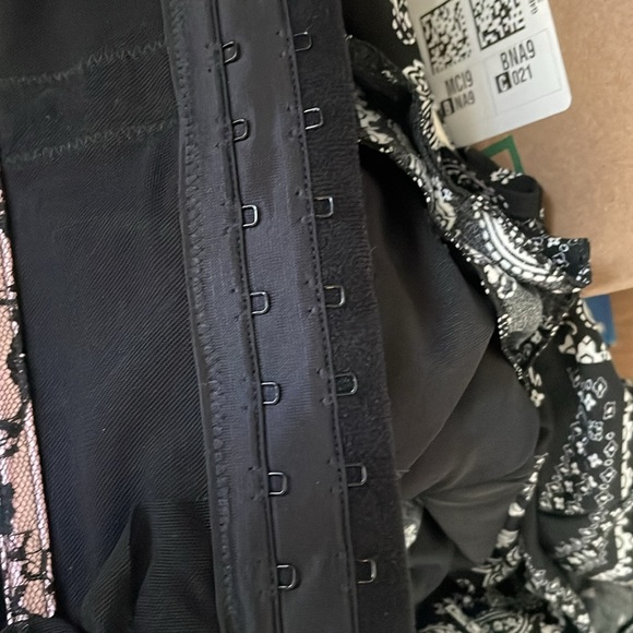 Ladies bustier by Starline size 40. Fully boned, removable straps, lace ruffling - Picture 4 of 4